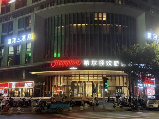 科创板最大IPO	，长鑫科技明日上市！记者实探：夜间厂区灯火通明，周边酒店一房难求